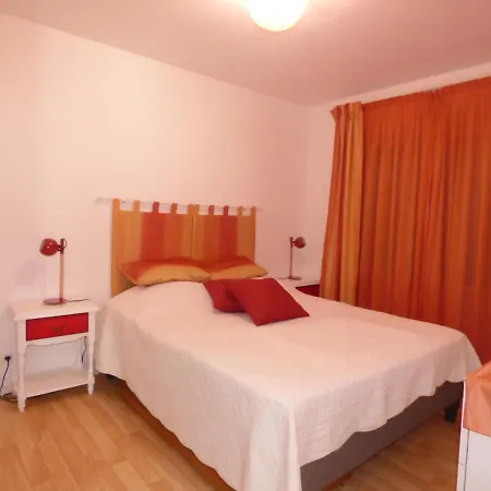 Maison Le Fenouiller, 4 Pièces, 8 Personnes - Fr-1-428-109